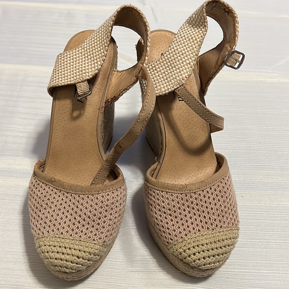 Lucky Brand wedges. Woven tan. EUC. - Picture 3 of 4